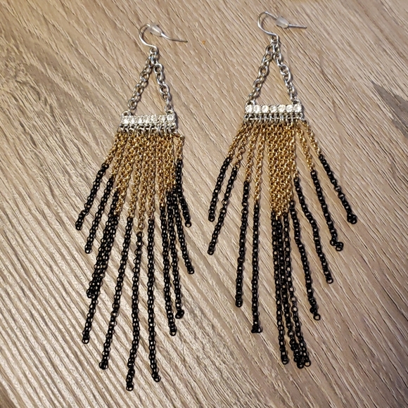 Guess Jewelry - BNWT Guess chain drop earrings